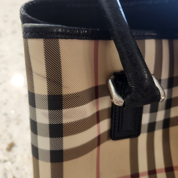 Burberry House Check Buckle Tote Bag - Picture 3 of 16
